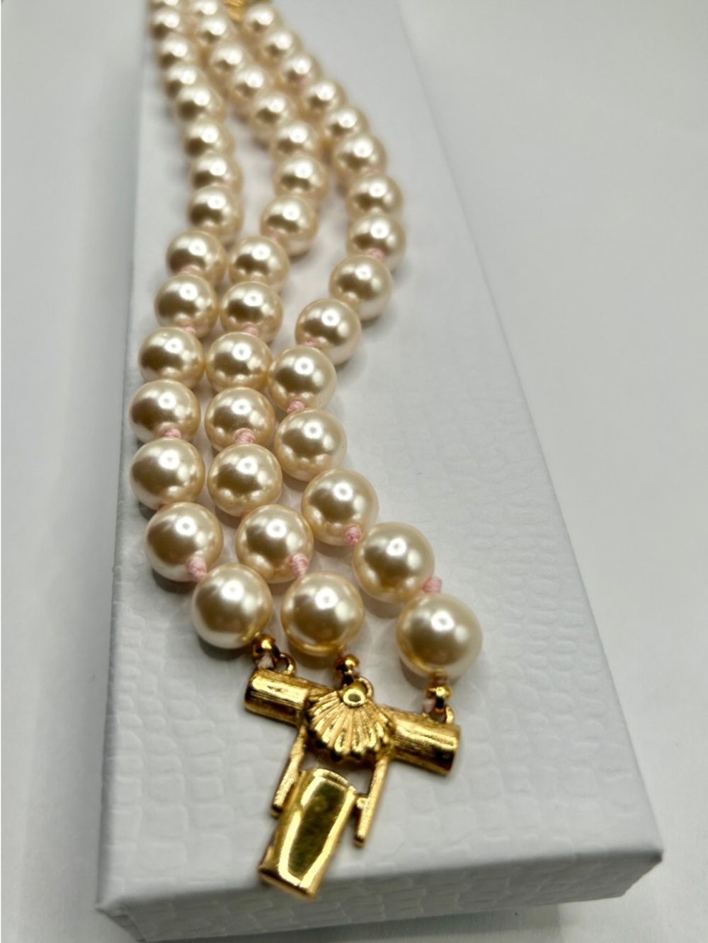 1980’s Richelieu Pink Pearl 10mm Triple Strand Bracelet 10k Gold Clasp - Picture 3 of 16